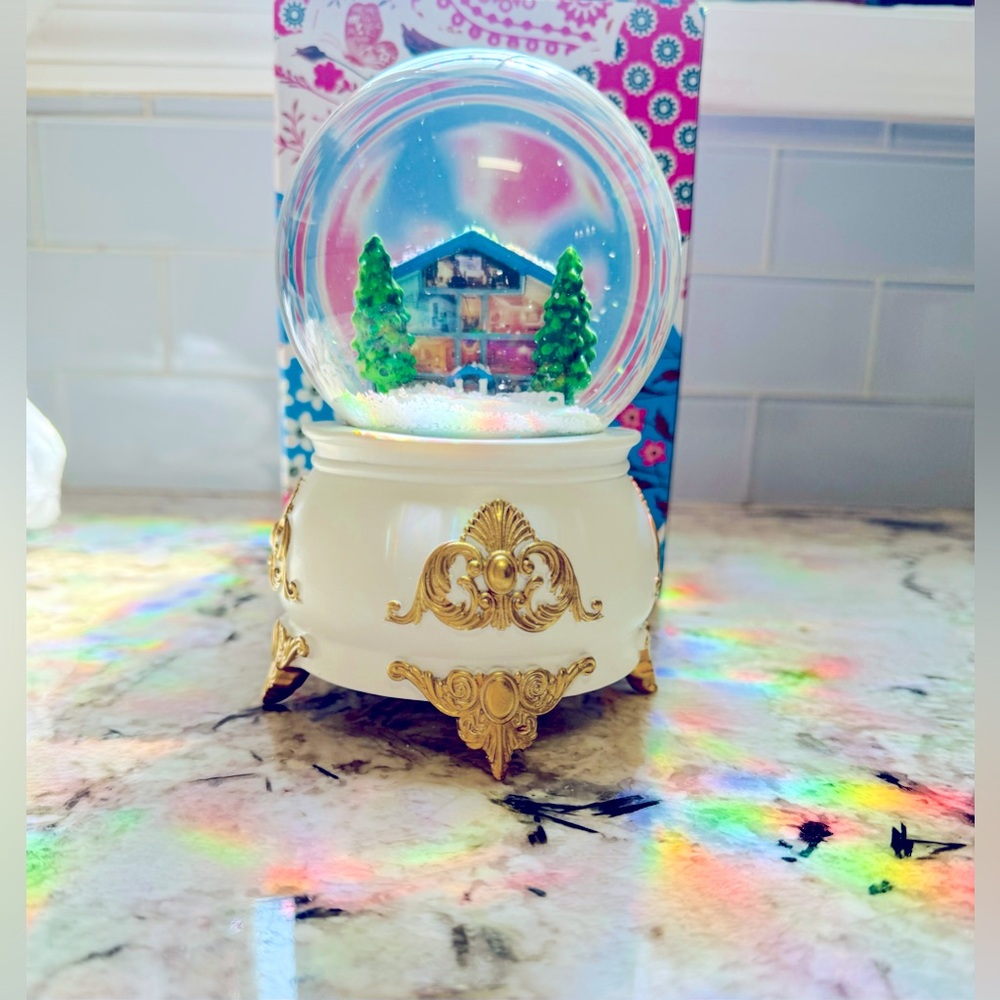 Taylor Swift Lover Snowglobe